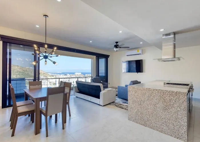 New 3 Bd Condo With Pool And Gym